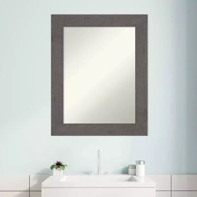 Miroir mural de salle de bain gris en planches rustiques sans biseau 24" x 30" - Rectangle, cadre en polystyrène