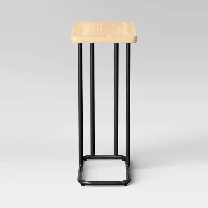 Table d'appoint en C avec plateau rectangulaire en bois et métal, bois naturel