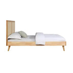 Lit plateforme Boho Queen – Fini naturel, tête de lit en rotin